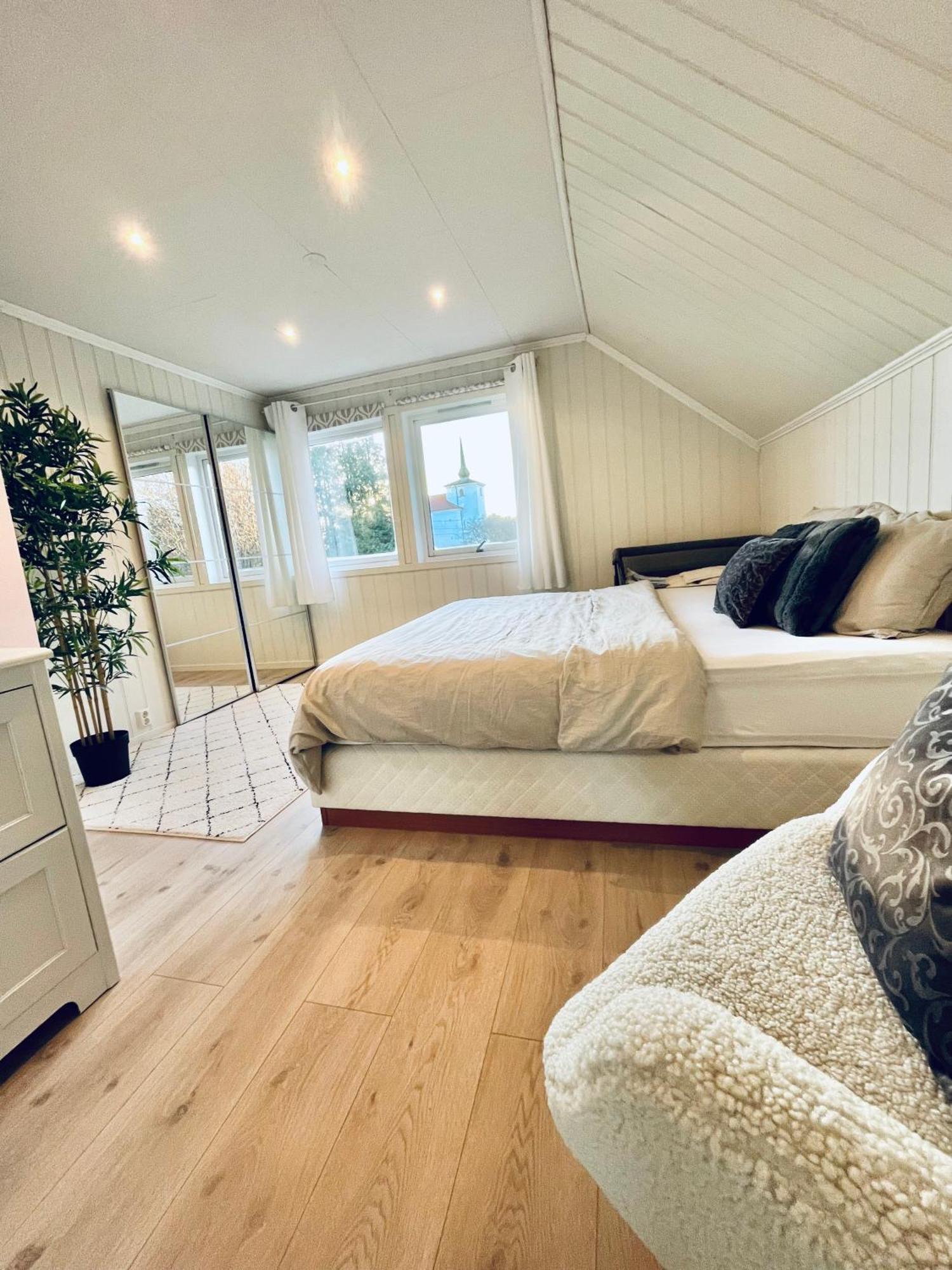 A Beautiful 3-Bedroom Apartment With Stunning Views And Free Parking Берген Экстерьер фото